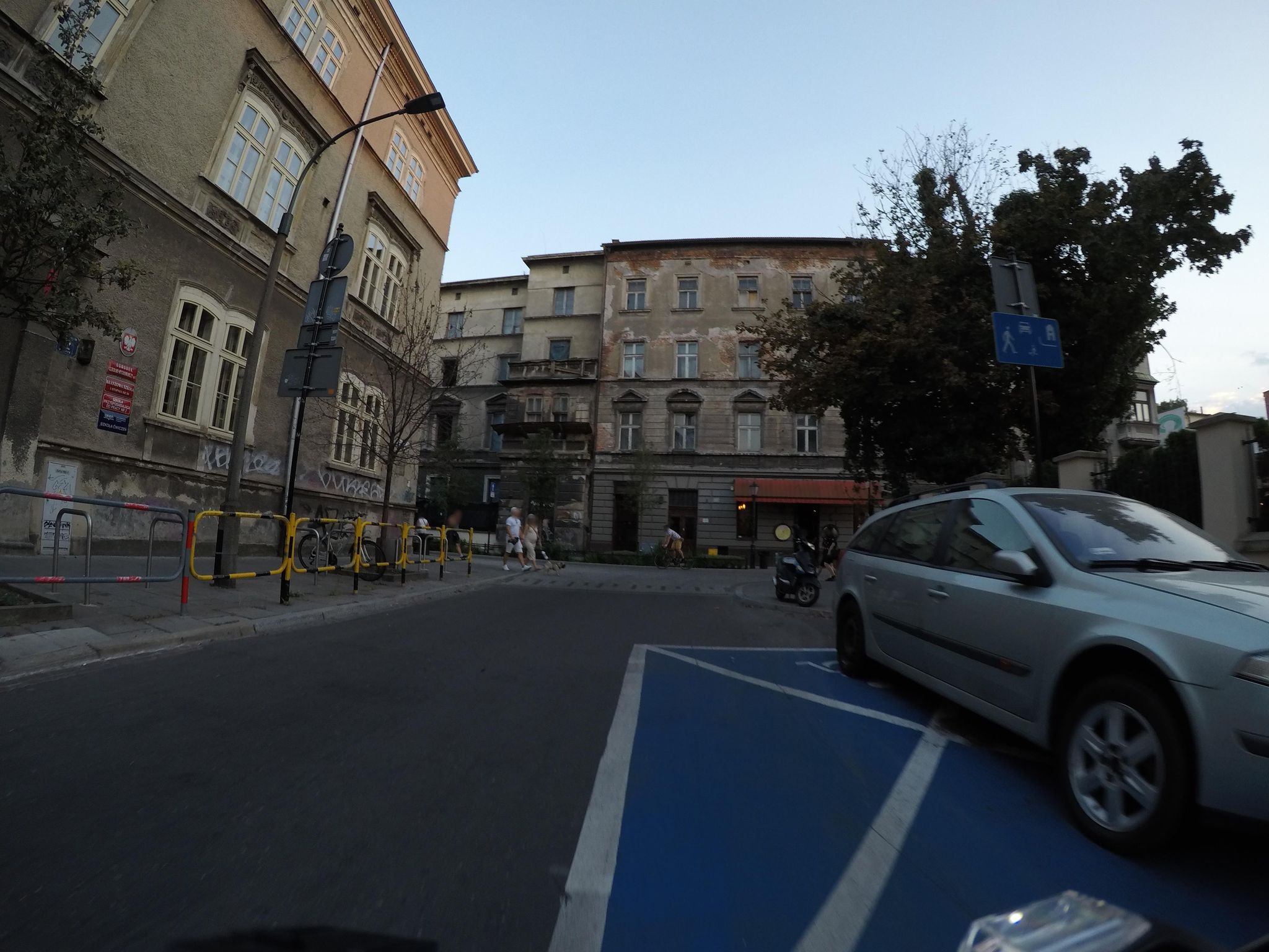 Karmelicka opposite